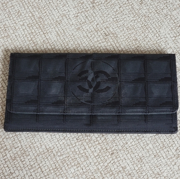 Chanel Travel Line Continental Wallet - Picture 2 of 16